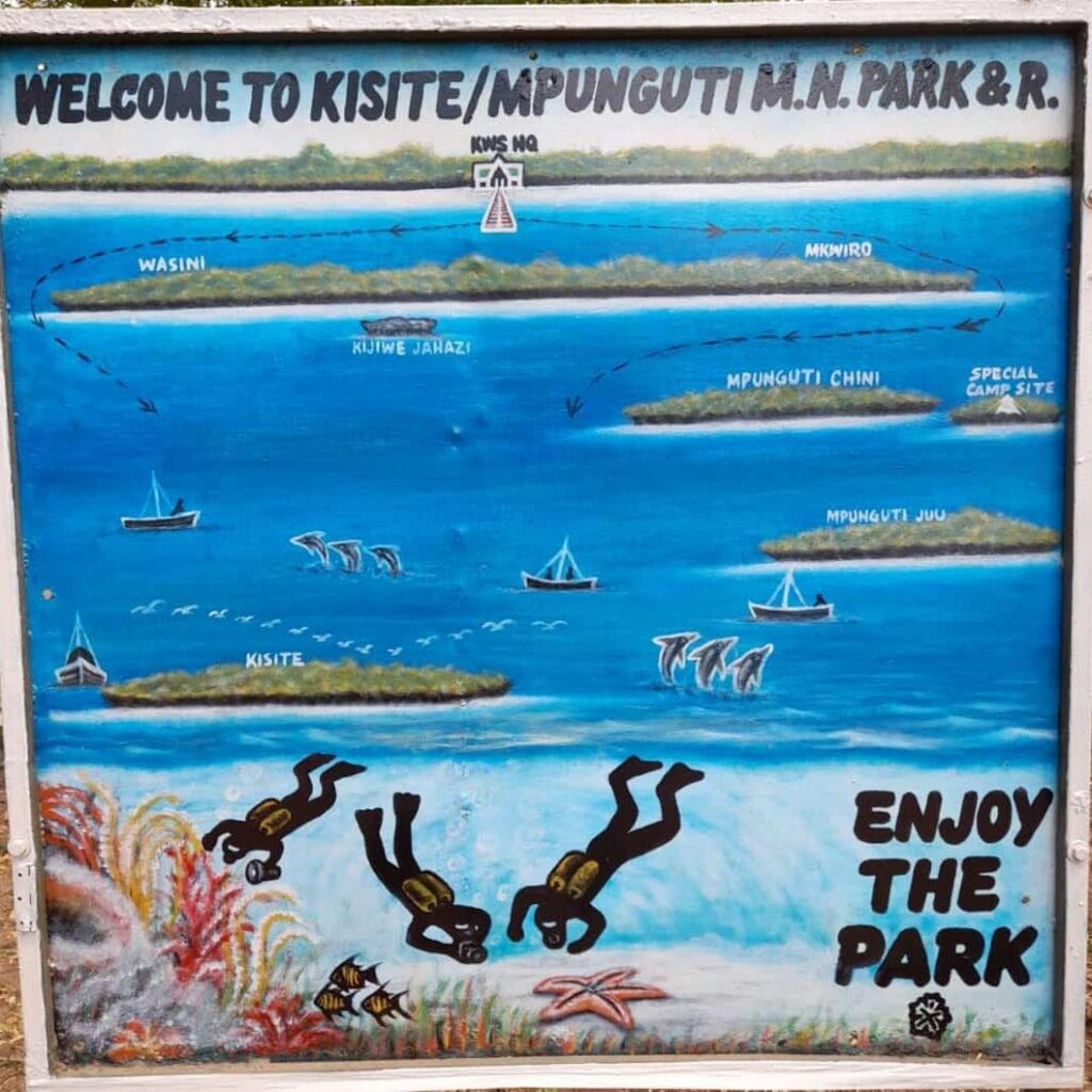 Tablica informacyjna Kisite-Mpunguti Marine Park podczas wycieczki na Wasini.